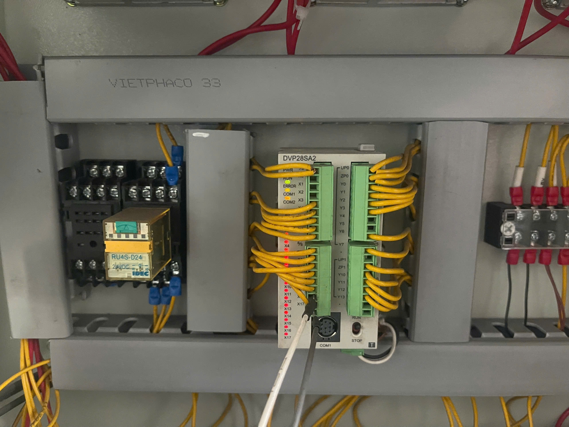 dvp28sa211t cho máy bẻ đai