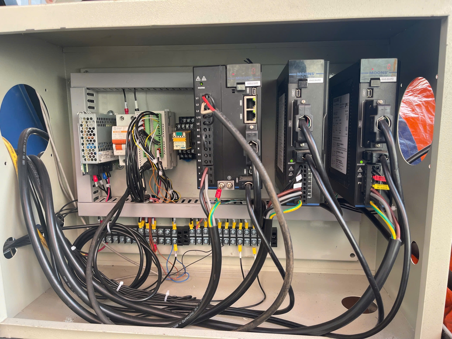 Máy bẻ đai sắt xây dựng dùng động cơ AC Servo
